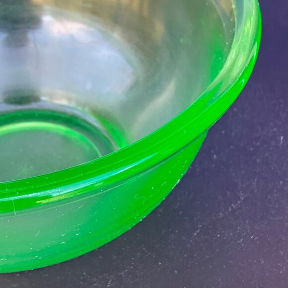 Hazel Atlas Green Uranium Glass 7 inch Rolled Lip Mixing Bowl - Picture 4 of 12
